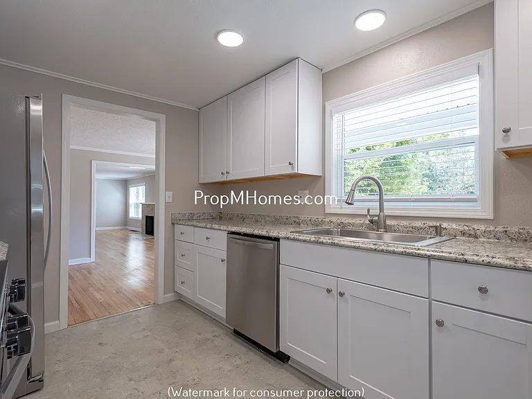 12566 SE 27th Ave — Photo 6