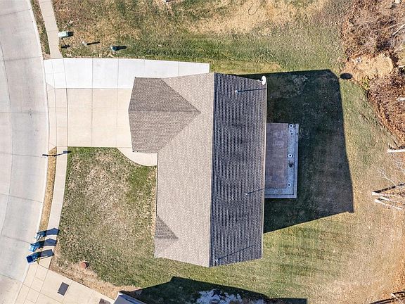 3rd image of 5047 Hampton Dr