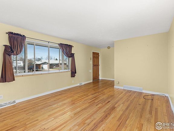 5th image of 924 W 101st Pl