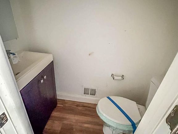 5th image of 1323 N Milton Ave