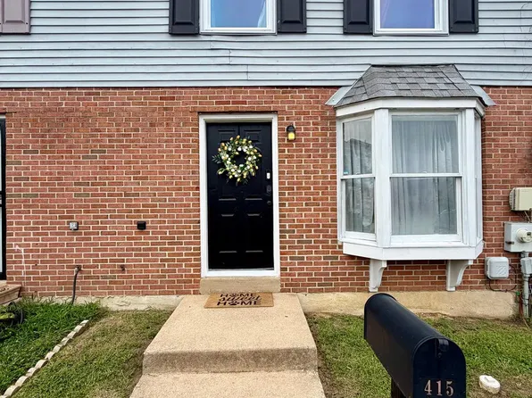 415 Strathaven Ct, Newark, DE 19702