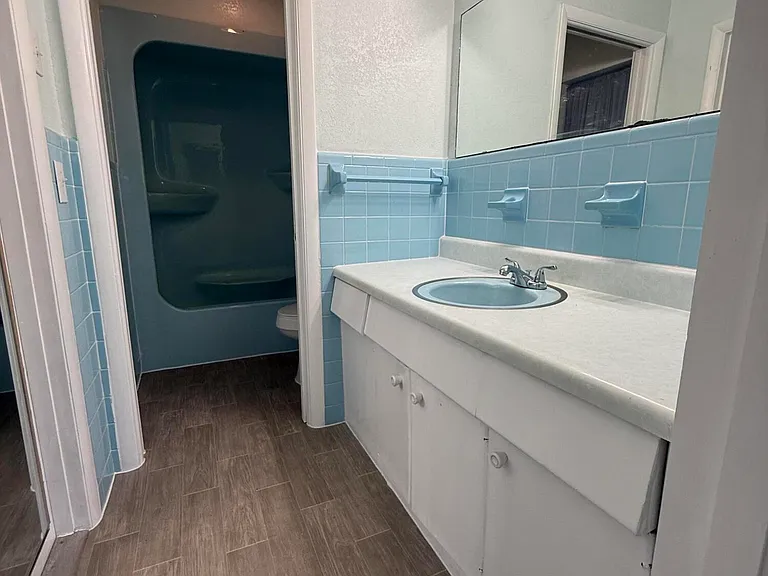 1032 Frost Ln — Photo 11
