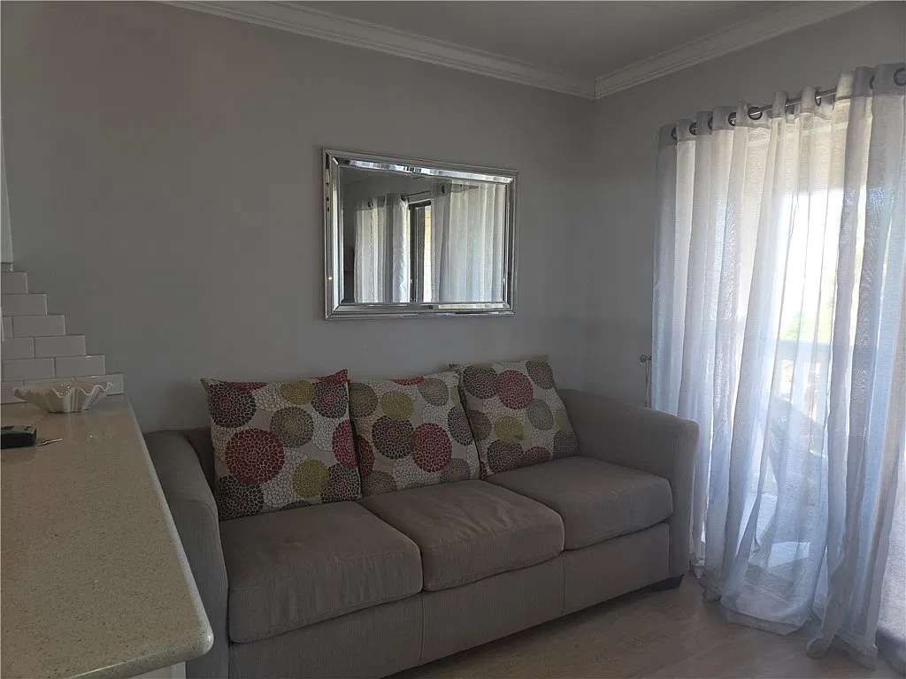 1 bed, 1.0 bath, 420 sqft, $1,400 — Photo 4
