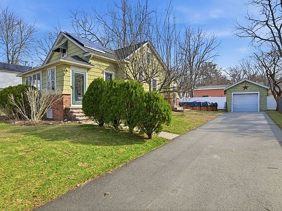 3rd image of 19 Orpheum Ave