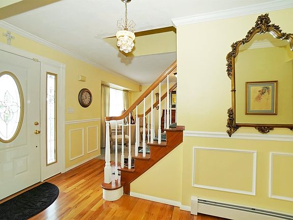 4th image of 360 Thrift St