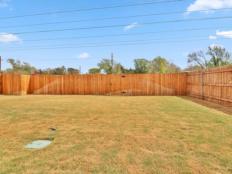 1409 Quincy Ave — Photo 20