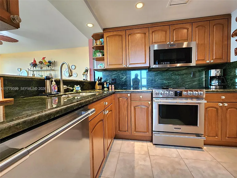 3505 S Ocean Dr #1214 — Photo 13