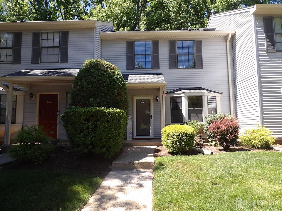 1st image of 605 Timber Oaks Rd