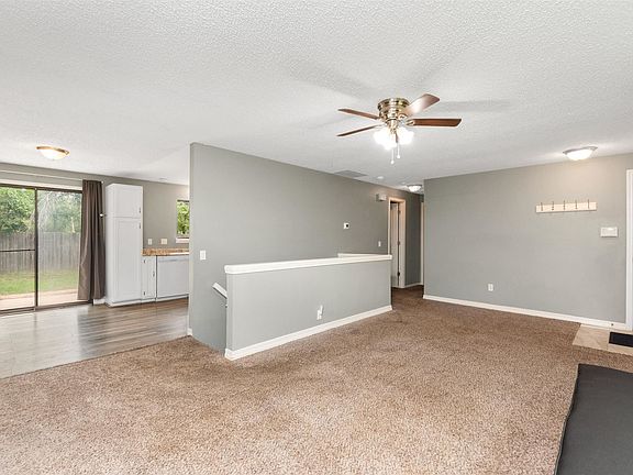 5th image of 416 E Maywood St