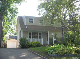 71 Chestnut St, Malverne, NY 11565