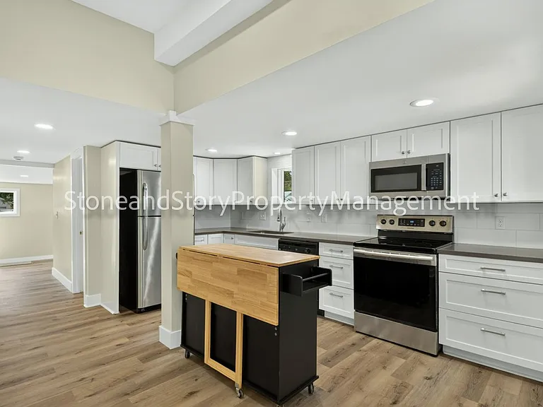 414 NE Grattan St — Photo 8