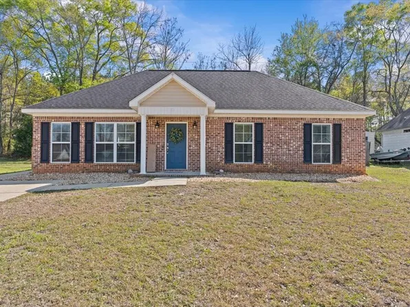 100 Caravan Ln, Kinsey, AL 36303