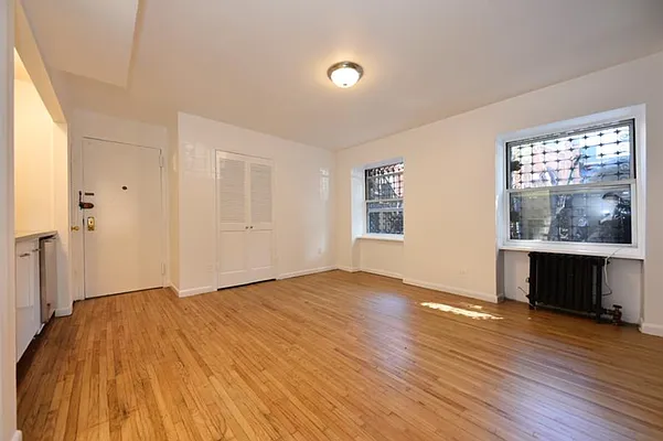 Rented by Buchbinder & Warren | media 12