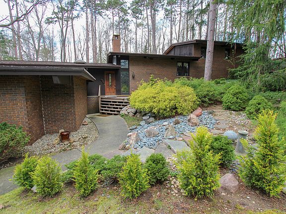 2nd image of 44324 Wyngate Dr