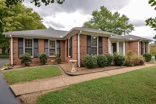 3 bed, 2004 sqft, $3,300 — Photo 1