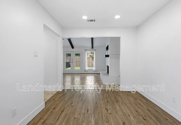 4349 Altamesa Blvd — Photo 22