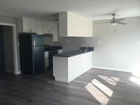 3rd image of 540 Elm St #8