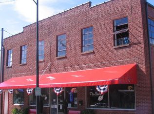 106 E B St, Newton, NC 28658