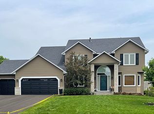 10688 Alicia Cir, Inver Grove Heights, MN 55077