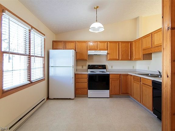 4th image of 651 Sturbridge Dr Unit 26