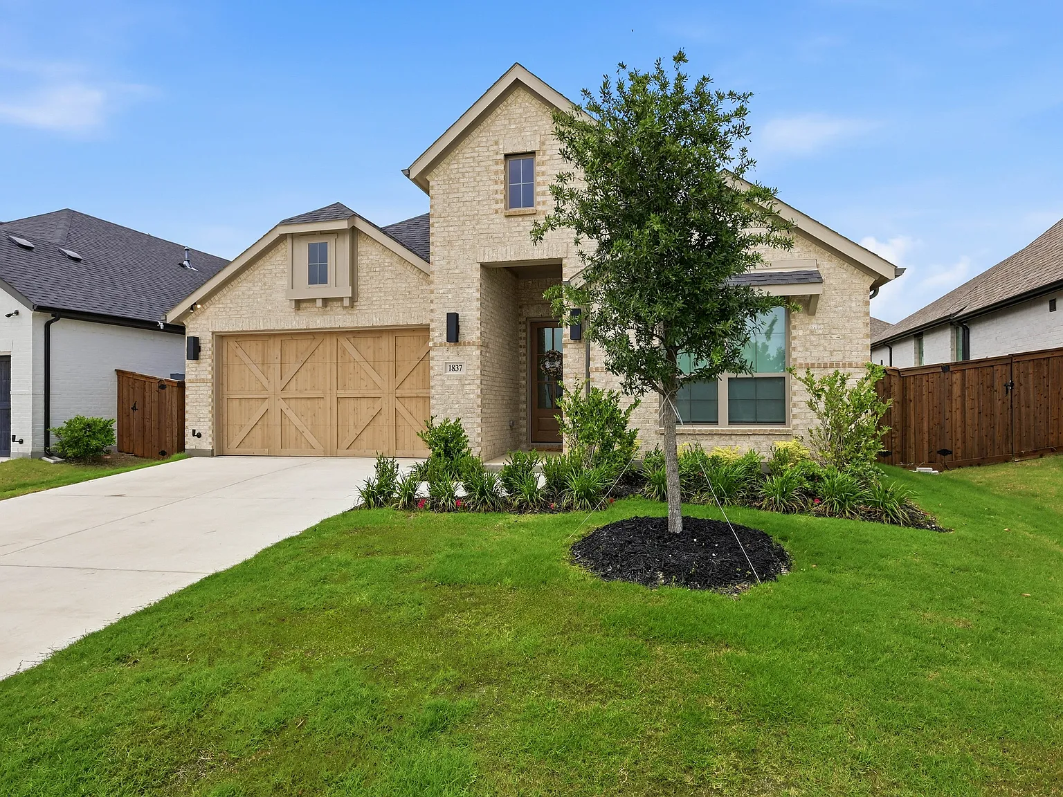 4 bed, 2028 sqft, $3,600 — Photo 1