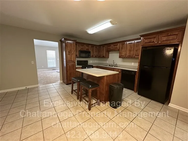 87 Manor Dr — Photo 6