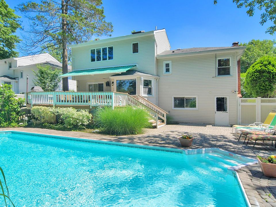 1st image of 75 Essex Ct