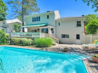 75 Essex Ct, Port Washington, NY 11050