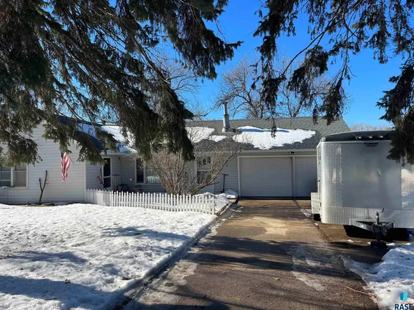 3325 N 10th Ave, Sioux Falls, SD 57104