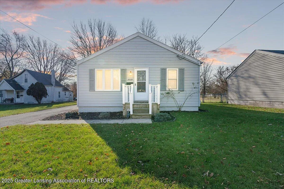 2029 Hillcrest St photo 1