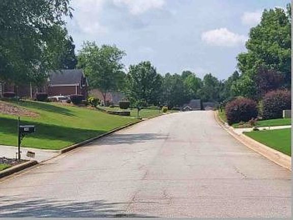 Exterior Neighborhood (street photo)