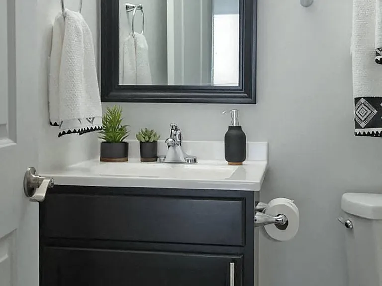 Large Bathrooms To Make Getting Ready in The Morning a Breeze
