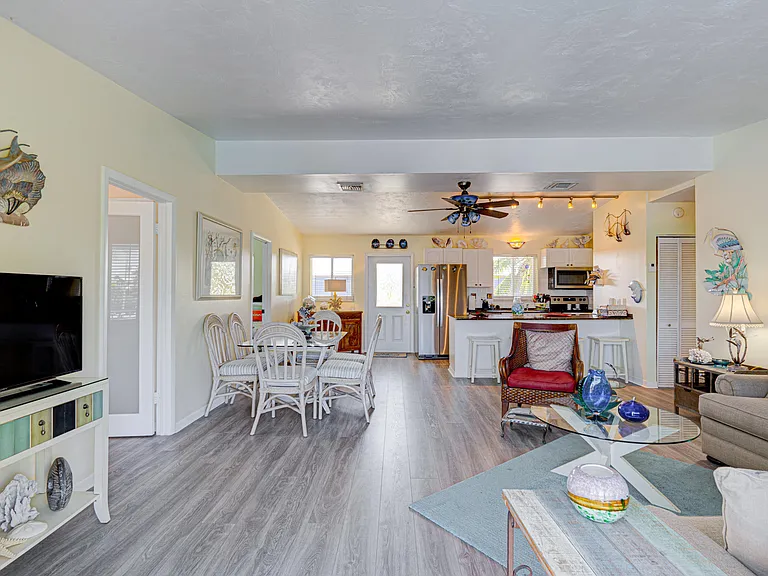130 Plantation Ave #UPPER — Photo 4