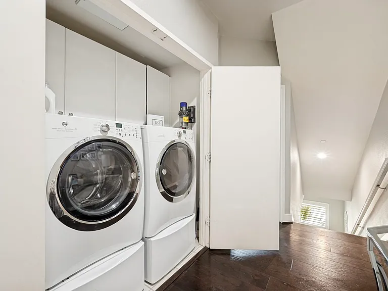 3205 State St #10 — Photo 11