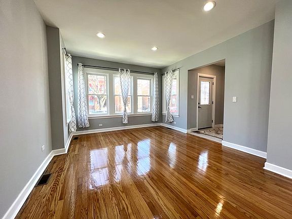 5th image of 924 N Leamington Ave