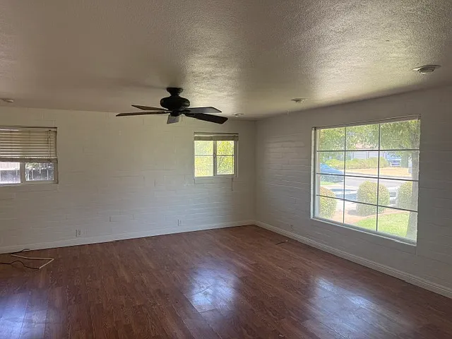 712 Willis Ave — Photo 4
