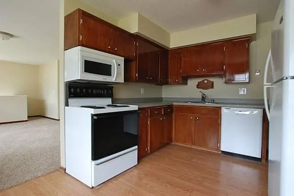 5075 Sunnyside Rd — Photo 2
