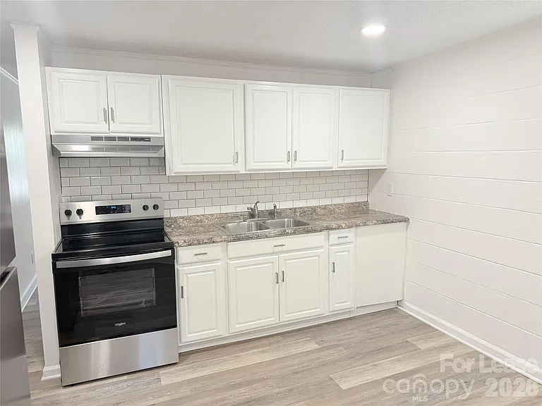 110 N Peterson St — Photo 5