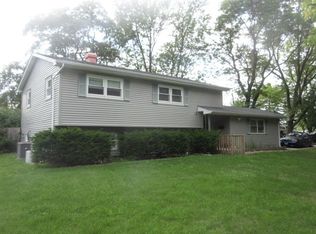 472 N Fairlawn Ave, Mundelein, IL 60060