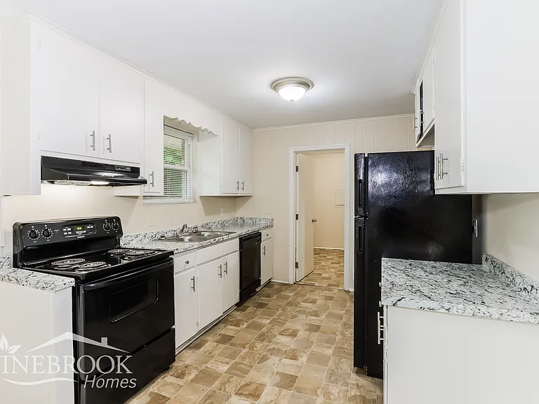 3621 Lexington Dr — Photo 6