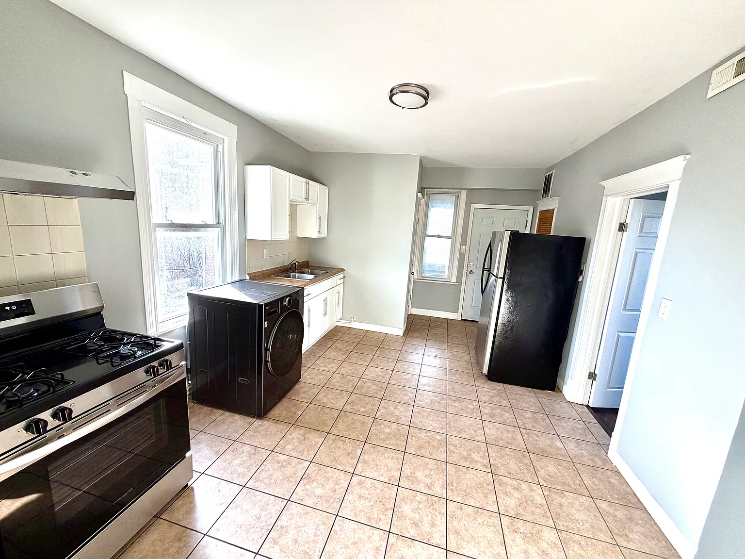 2 bed, 850 sqft, $1,395 — Photo 2