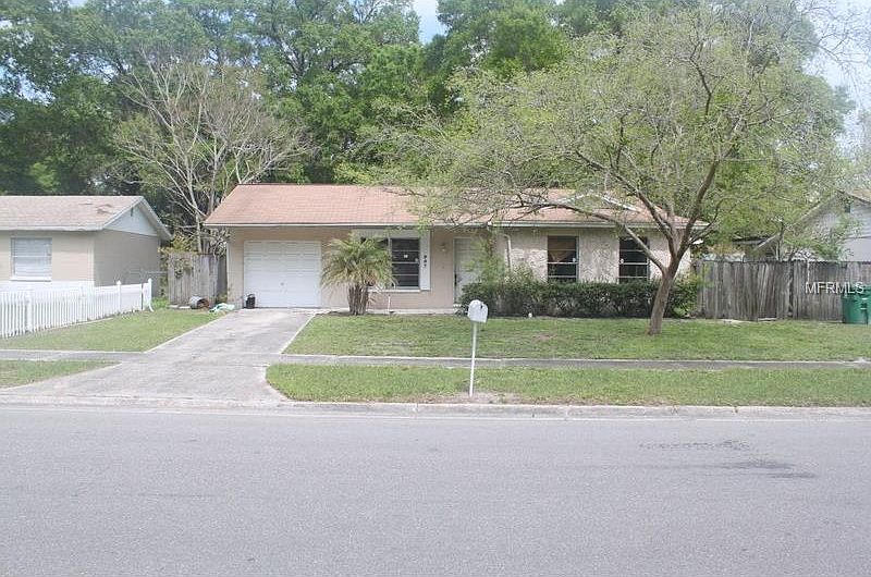 1st image of 907 W Gaston Pl