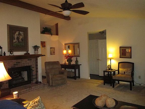 2nd image of 318 W Whispering Ln