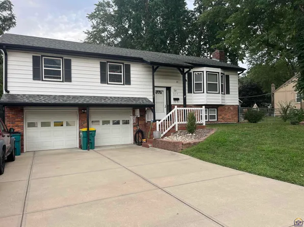 7219 Reeder St, Shawnee, KS 66203