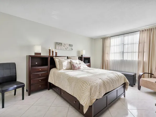 2900 NW 47th Terrace #304b, Lauderdale Lakes, FL 33313
