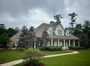 524 Pelican Ridge Dr, Madisonville, LA 70447
