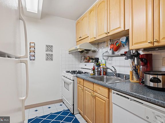 4th image of 4201 Cathedral Ave NW APT 612E