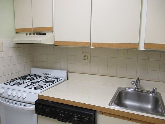 3rd image of 1021 Arlington Blvd APT 829