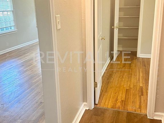 5th image of 370 Byron Ave W