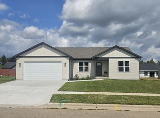 436 Sandmar Dr, Ripon, WI 54971